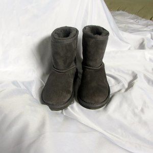 UGG Classic Short Boot shearling lined grey suede kids size 11